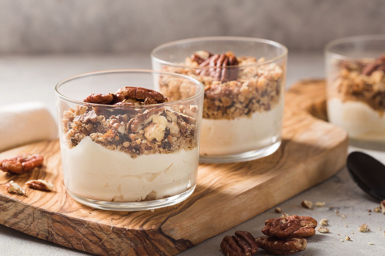 Trung bình trong 100g granola chứa hàm lượng calo khoảng 471 kcal Trung bình trong 100g granola chứa hàm lượng calo khoảng 471 kcal